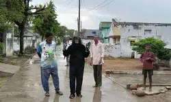 కోతులు పరార్.. సంతోషం వ్యక్తం చేస్తున్న గ్రామస్తులు