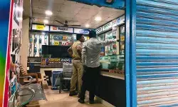 మొబైల్ షాపులో చోరీ
