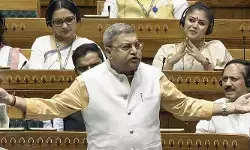 మహిళా ఎంపీపై అనుచిత వ్యాఖ్యలు: టీఎంసీ ఎంపీ కల్యాణ్ బెనర్జీపై లోక్సభ సస్పెన్షన్ వేటు మహిళా ఎంపీపై అనుచిత వ్యాఖ్యలు: టీఎంసీ ఎంపీ కల్యాణ్ బెనర్జీపై లోక్సభ సస్పెన్షన్ వేటు