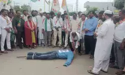 విద్యార్థులపై లాఠీఛార్జ్‌కు నిరసనగా కూసుమంచిలో కాంగ్రెస్ ఆందోళన