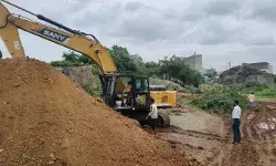 ప్రభుత్వ భూమి ఆక్రమణకు యత్నం.. అడ్డుకున్న జీపీఓ