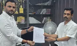 బోనాల పండుగ ఏర్పాట్లలో నిర్లక్ష్యం వద్దు.. జోనల్ కమిషనర్కు వినతి పత్రం అందజేత బోనాల పండుగ ఏర్పాట్లలో నిర్లక్ష్యం వద్దు.. జోనల్ కమిషనర్కు వినతి పత్రం అందజేత