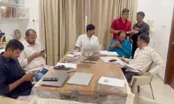 ముత్యం వెంకటరమణ ఇంట్లో రూ. 15 కోట్ల ఆస్తులు గుర్తించిన ఏసీబీ అధికారులు ముత్యం వెంకటరమణ ఇంట్లో రూ. 15 కోట్ల ఆస్తులు గుర్తించిన ఏసీబీ అధికారులు