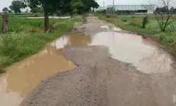 రోడ్డంతా గుంతలే.. ప్రయాణమంతా భయమే