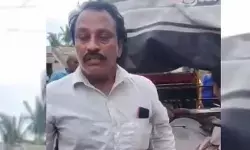 అక్రమ మట్టి తరలింపులో విషాదం.. టిప్పర్ లారీ దూసుకెళ్లి వ్యక్తి మృతి అక్రమ మట్టి తరలింపులో విషాదం.. టిప్పర్ లారీ దూసుకెళ్లి వ్యక్తి మృతి