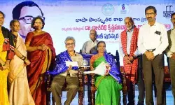 గుడిపాటికి దాశరథి సాహితీ పురస్కారం ప్రదానం