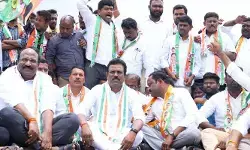 అరెస్టులతో విద్యార్థులను, రాహుల్ గాంధీని అడ్డుకోలేరు అరెస్టులతో విద్యార్థులను, రాహుల్ గాంధీని అడ్డుకోలేరు