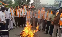 దేశవిద్రోహ శక్తులతో కాంగ్రెస్ చీకటి కుట్రలు దేశవిద్రోహ శక్తులతో కాంగ్రెస్ చీకటి కుట్రలు