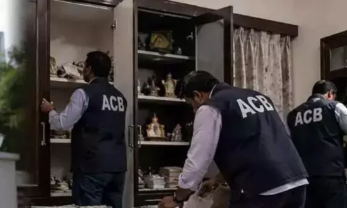 ఏసీబీ దాడుల కలకలం.. టీజీ రెడ్కో డీఈ వెంకటరమణ ఇంట్లో సోదాలు