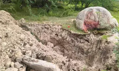 మామిళ్ళపల్లిలో గుప్తనిధుల కలకలం.. పురాతన లక్ష్మీ నరసింహ స్వామి ఆలయ సమీపంలో తవ్వకాలు