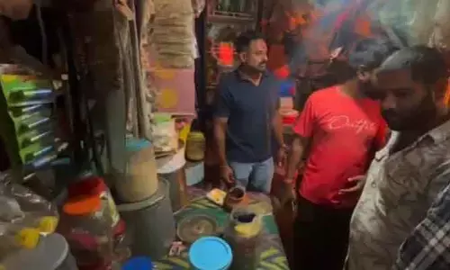 వేములవాడ శ్రీ రాజరాజేశ్వర స్వామి గుడి ప్రాంతంలో మూసి ఉన్న దుకాణంలో దొంగల దోపిడీ