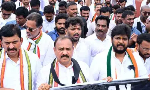 చలో రాజ్‌భవన్ నిరసనకు భారీగా కదం తొక్కిన జూబ్లీహిల్స్ కాంగ్రెస్ పార్టీ శ్రేణులు