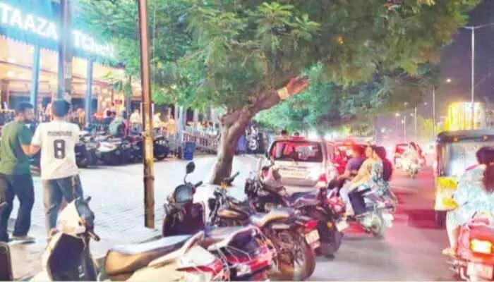 నరకంగా తార్నాక-లాలాపేట రహదారి నరకంగా తార్నాక-లాలాపేట రహదారి
