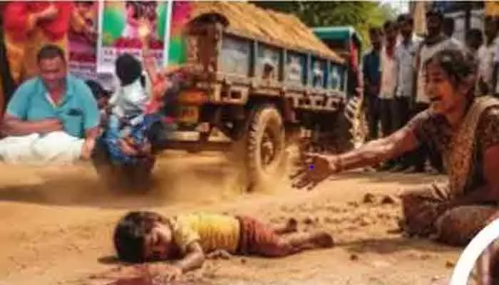 ప్రాణాలు తీస్తున్న ఇసుక మాఫియా.. గ్రామస్తుల ఆందోళన ప్రాణాలు తీస్తున్న ఇసుక మాఫియా.. గ్రామస్తుల ఆందోళన