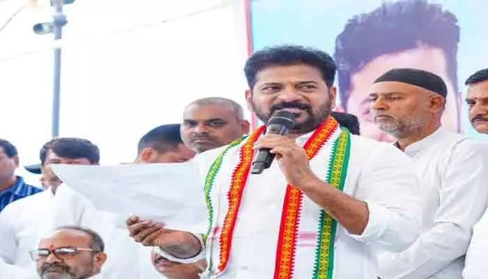 కొడంగల్ను దెబ్బతీసేందుకు కుట్రలు.. తిప్పికొట్టండి: సీఎం రేవంత్ రెడ్డి కొడంగల్ను దెబ్బతీసేందుకు కుట్రలు.. తిప్పికొట్టండి: సీఎం రేవంత్ రెడ్డి
