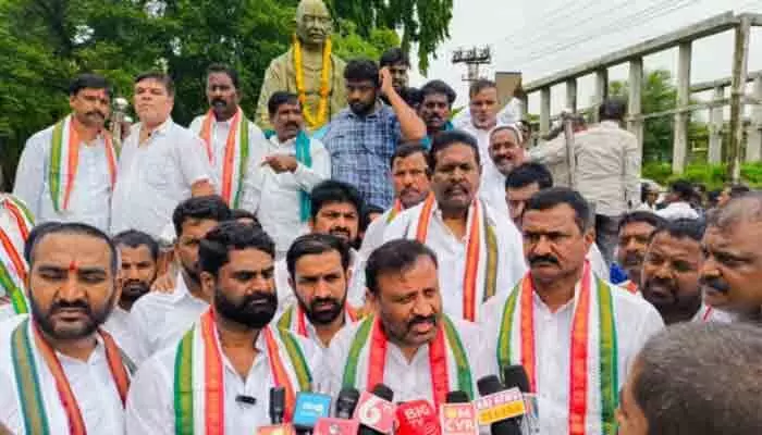 రాహుల్ గాంధీ అరెస్టును ఖండిస్తూ కామారెడ్డిలో కాంగ్రెస్ నిరసన రాహుల్ గాంధీ అరెస్టును ఖండిస్తూ కామారెడ్డిలో కాంగ్రెస్ నిరసన
