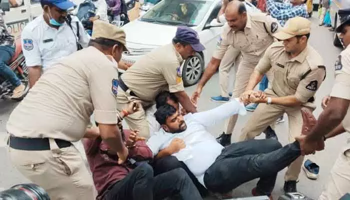 గాంధీ భవన్ వద్ద ఉద్రిక్తత.. గాంధీ భవన్ వద్ద ఉద్రిక్తత..