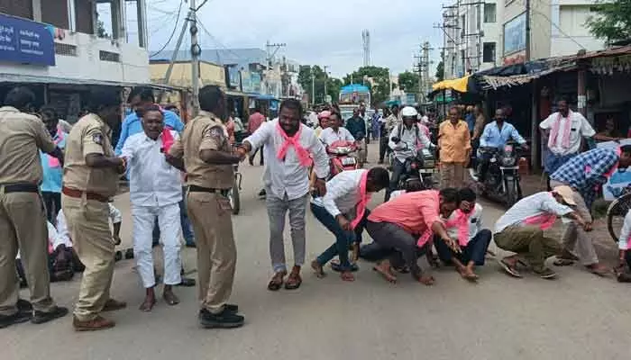 ప్రభుత్వ ఆసుపత్రి సమస్యల పరిష్కారానికి బీఆర్ఎస్ ధర్నా.. ప్రభుత్వ ఆసుపత్రి సమస్యల పరిష్కారానికి బీఆర్ఎస్ ధర్నా..