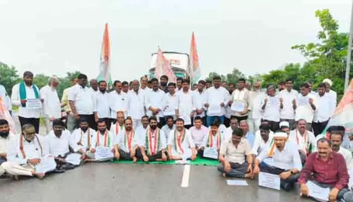 యువత, విద్యార్థుల రక్తం చూడటమేనా దేశభక్తి..? యువత, విద్యార్థుల రక్తం చూడటమేనా దేశభక్తి..?