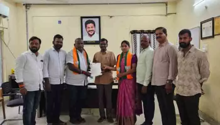 49 వార్డుల సమస్యల పరిష్కారం కోరిన బీజేపీ కౌన్సిలర్లు 49 వార్డుల సమస్యల పరిష్కారం కోరిన బీజేపీ కౌన్సిలర్లు