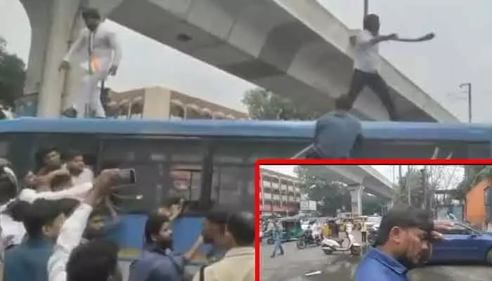 కాంగ్రెస్ వెర్సెస్ బీజేపీ.. కర్రలతో కొట్టుకున్న కార్యకర్తలు కాంగ్రెస్ వెర్సెస్ బీజేపీ.. కర్రలతో కొట్టుకున్న కార్యకర్తలు