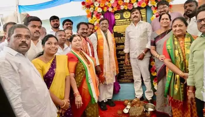 ప్రజల అవసరాలే లక్ష్యంగా కాంగ్రెస్ ప్రభుత్వం కృషి ప్రజల అవసరాలే లక్ష్యంగా కాంగ్రెస్ ప్రభుత్వం కృషి