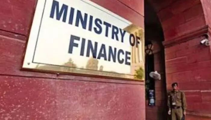 Finance Ministry: ఎల్ఐసీ, ఈపీఫ్ఓ నిధులపై కేంద్రం క్లారిటీ Finance Ministry: ఎల్ఐసీ, ఈపీఫ్ఓ నిధులపై కేంద్రం క్లారిటీ