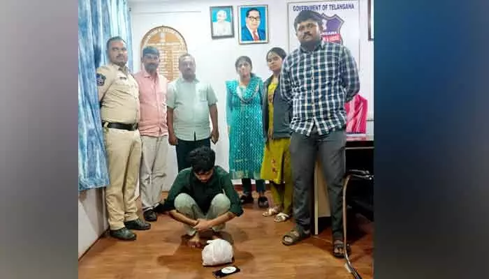 కేపీహెచ్బీలో 470 గ్రాముల గంజాయి స్వాధీనం కేపీహెచ్బీలో 470 గ్రాముల గంజాయి స్వాధీనం