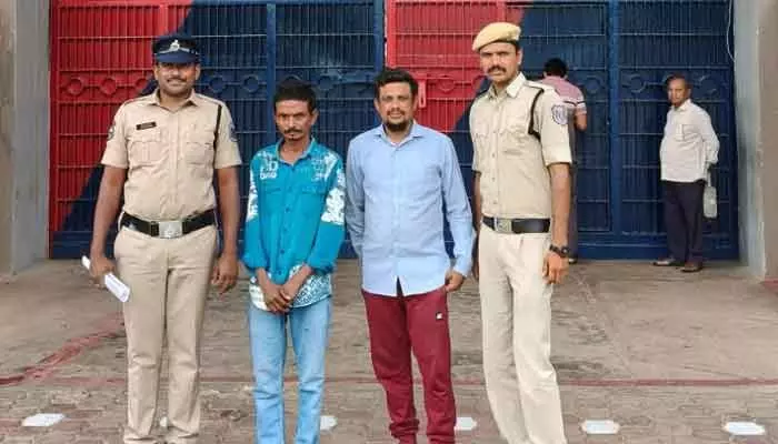 పాన్ షాపులు తెరిచి ఉంచిన ఇరువురిపై కేసు నమోదు.. పాన్ షాపులు తెరిచి ఉంచిన ఇరువురిపై కేసు నమోదు..
