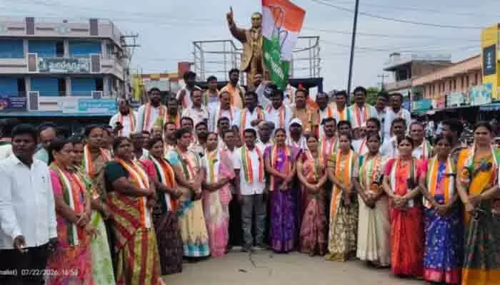 రాహుల్ గాంధీపై తీసుకున్న చర్యలను వెంటనే ఉపసంహరించుకోవాలి రాహుల్ గాంధీపై తీసుకున్న చర్యలను వెంటనే ఉపసంహరించుకోవాలి