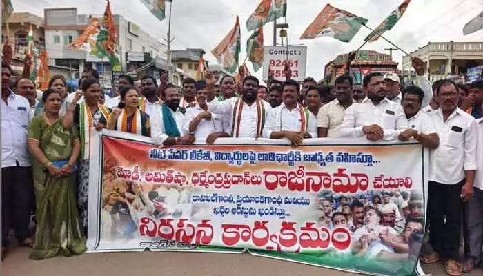 ప్రజాస్వామ్య హక్కులను కాలరాసేందుకు ప్రయత్నిస్తున్న బీజేపీ : పైడాకుల అశోక్ ప్రజాస్వామ్య హక్కులను కాలరాసేందుకు ప్రయత్నిస్తున్న బీజేపీ : పైడాకుల అశోక్