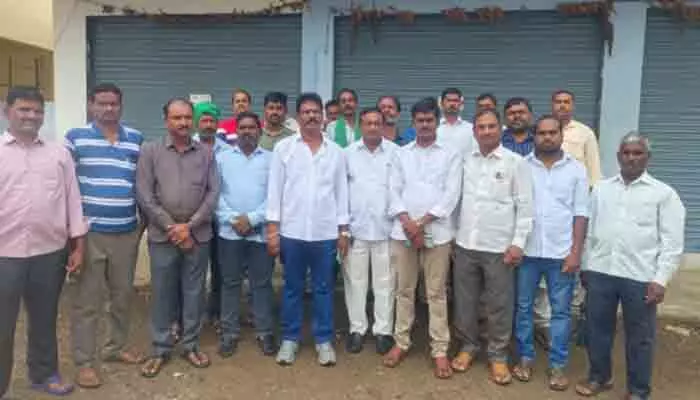 ప్రభుత్వ బడిని బతికిస్తే బైండోవర్ కేసులా..? ప్రభుత్వ బడిని బతికిస్తే బైండోవర్ కేసులా..?