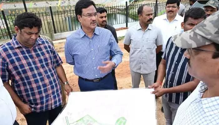 ఆగస్టు మూడో వారానికి చెరువులు సిద్ధం కావాలి: హైడ్రా కమిషనర్ రంగనాథ్ ఆగస్టు మూడో వారానికి చెరువులు సిద్ధం కావాలి: హైడ్రా కమిషనర్ రంగనాథ్