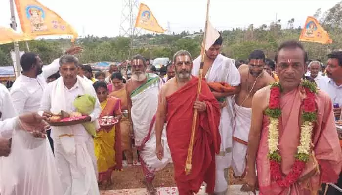 శ్రీ లక్ష్మీనృసింహస్వామి దేవాలయాన్ని సందర్శించిన చిన్న జీయర్ స్వామి శ్రీ లక్ష్మీనృసింహస్వామి దేవాలయాన్ని సందర్శించిన చిన్న జీయర్ స్వామి