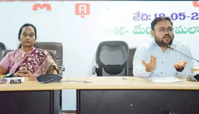 ప్రభుత్వ ఉద్యోగులు కృత్రిమ మేధస్సును వినియోగించుకోవాలి : ఫైజాన్ అహ్మద్ ప్రభుత్వ ఉద్యోగులు కృత్రిమ మేధస్సును వినియోగించుకోవాలి : ఫైజాన్ అహ్మద్