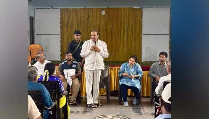 వన్ వార్డ్ ఎవ్రీ డే కార్యక్రమంలో పాల్గొన్న సీఎంసీ కమిషనర్ శ్రీజన, ఎమ్మెల్యే గాంధి వన్ వార్డ్ ఎవ్రీ డే కార్యక్రమంలో పాల్గొన్న సీఎంసీ కమిషనర్ శ్రీజన, ఎమ్మెల్యే గాంధి