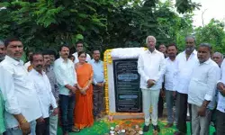 ప్రజలు ఇచ్చిన అవకాశాన్ని జల్సాలకు, చిల్లర పనులకు వాడుకున్నది ఎవరో ప్రజలు ఆలోచించాలి ప్రజలు ఇచ్చిన అవకాశాన్ని జల్సాలకు, చిల్లర పనులకు వాడుకున్నది ఎవరో ప్రజలు ఆలోచించాలి