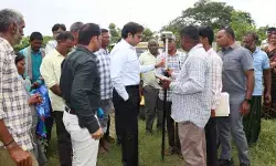 కరకవాగులో భూ రీ-సర్వే పనులను క్షేత్రస్థాయిలో పరిశీలించిన జిల్లా కలెక్టర్ అంకిత్