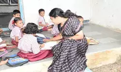 టీచర్ గా మారిన కలెక్టర్ టీచర్ గా మారిన కలెక్టర్