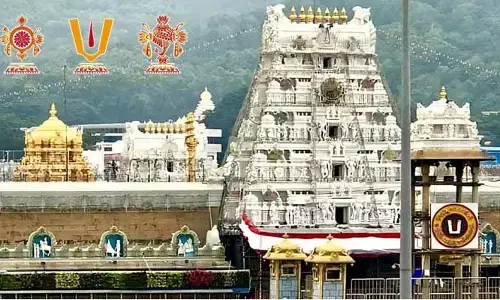 Tirumala: శిలాతోరణం వరకు భక్తుల క్యూ లైన్.. శ్రీవారి దర్శనానికి 20 గంటల సమయం