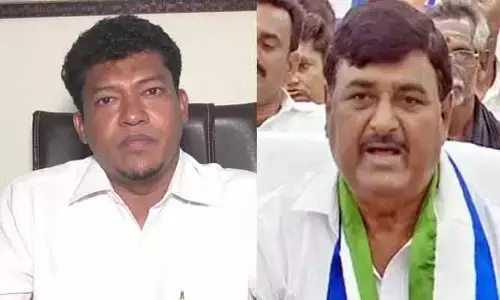ధర్మాన కృష్ణదాస్‌ను అడ్డుకున్న పోలీసులు.. ఉద్రిక్తత