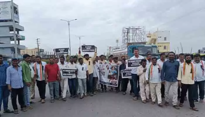 ప్రశ్నించే గొంతులను అణచివేయడం బీజేపీ ప్రభుత్వ నియంతృత్వానికి నిదర్శనం ప్రశ్నించే గొంతులను అణచివేయడం బీజేపీ ప్రభుత్వ నియంతృత్వానికి నిదర్శనం