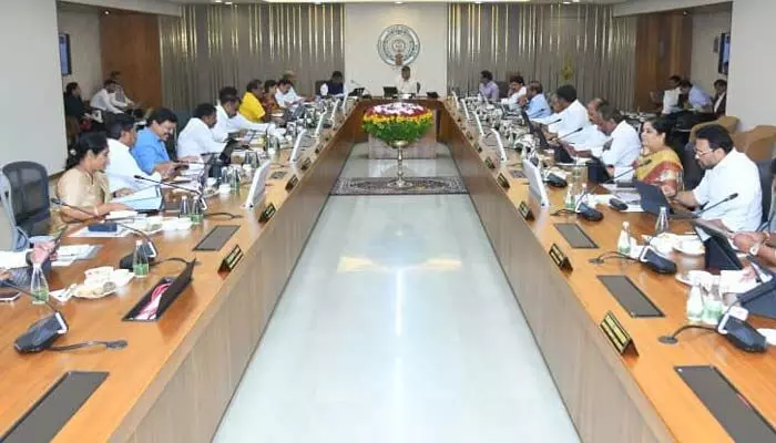 రాష్ట్ర కేబినెట్ చర్చిస్తున్న 25 అంశాలివే..! రాష్ట్ర కేబినెట్ చర్చిస్తున్న 25 అంశాలివే..!