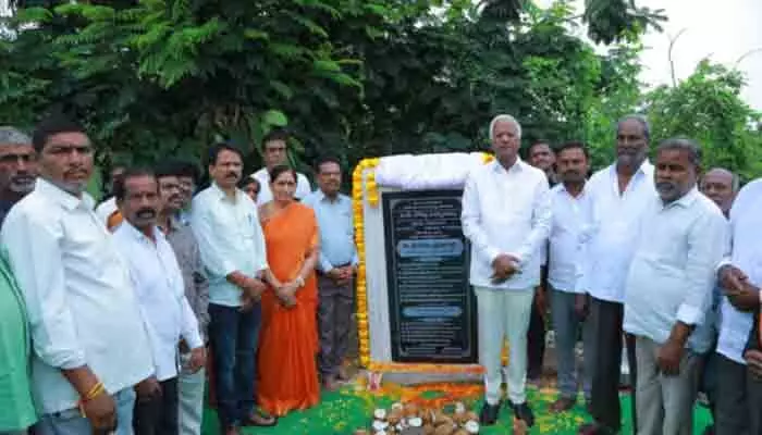 ప్రజలు ఇచ్చిన అవకాశాన్ని జల్సాలకు, చిల్లర పనులకు వాడుకున్నది ఎవరో ప్రజలు ఆలోచించాలి ప్రజలు ఇచ్చిన అవకాశాన్ని జల్సాలకు, చిల్లర పనులకు వాడుకున్నది ఎవరో ప్రజలు ఆలోచించాలి