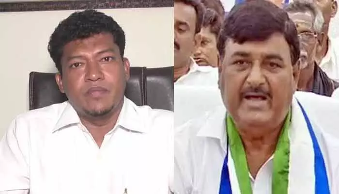 ధర్మాన కృష్ణదాస్ను అడ్డుకున్న పోలీసులు.. ఉద్రిక్తత ధర్మాన కృష్ణదాస్ను అడ్డుకున్న పోలీసులు.. ఉద్రిక్తత