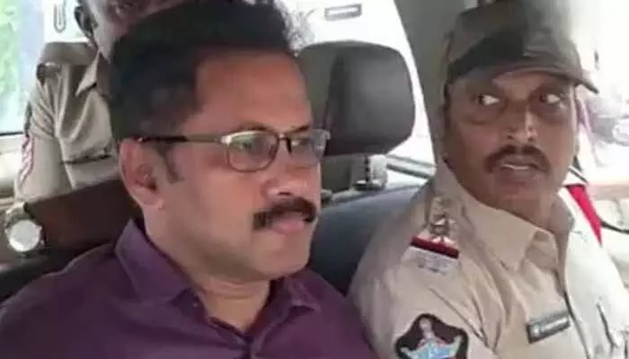 సాయికృష్ణ కేసు : నాగరాజు పోలీసు కస్టడీ విచారణపై తీర్పు రిజర్వ్ సాయికృష్ణ కేసు : నాగరాజు పోలీసు కస్టడీ విచారణపై తీర్పు రిజర్వ్