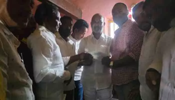 బీఆర్ఎస్ సర్పంచులపై అధిష్టానం సీరియస్..! బీఆర్ఎస్ సర్పంచులపై అధిష్టానం సీరియస్..!