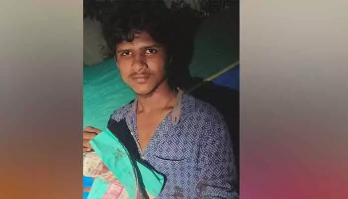 చాక్ తో దాడి చేసి సెల్ ఫోన్ ఎత్తుకెళ్లిన దుండగులు చాక్ తో దాడి చేసి సెల్ ఫోన్ ఎత్తుకెళ్లిన దుండగులు
