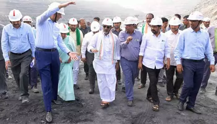 తెలంగాణ గుండె చప్పుడు సింగరేణి : డిప్యూటీ సీఎం తెలంగాణ గుండె చప్పుడు సింగరేణి : డిప్యూటీ సీఎం