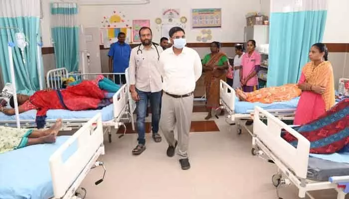 ప్రభుత్వ ఆస్పత్రిలో ప్రజలకు మెరుగైన వైద్యసేవలు అందించాలి : కలెక్టర్ కుమార్ దీపక్ ప్రభుత్వ ఆస్పత్రిలో ప్రజలకు మెరుగైన వైద్యసేవలు అందించాలి : కలెక్టర్ కుమార్ దీపక్